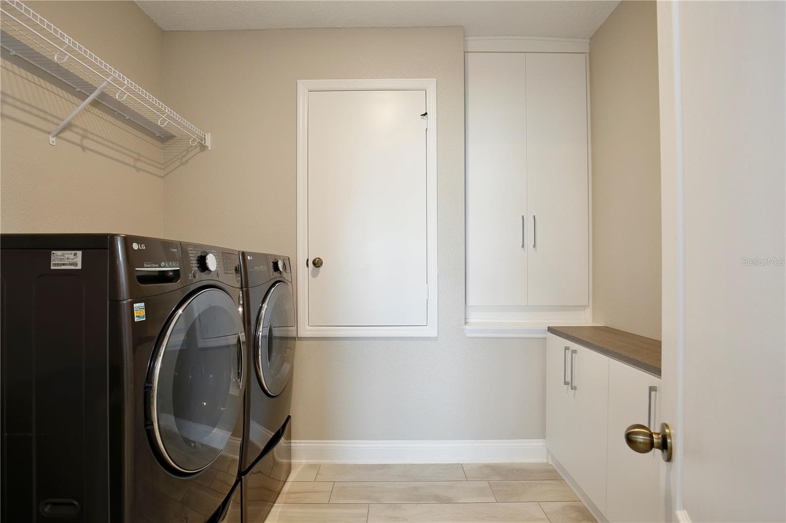 LAUNDRY ROOM WITH BUILT IN CABINETS - 3266 KAYAK WAY, ORLANDO
