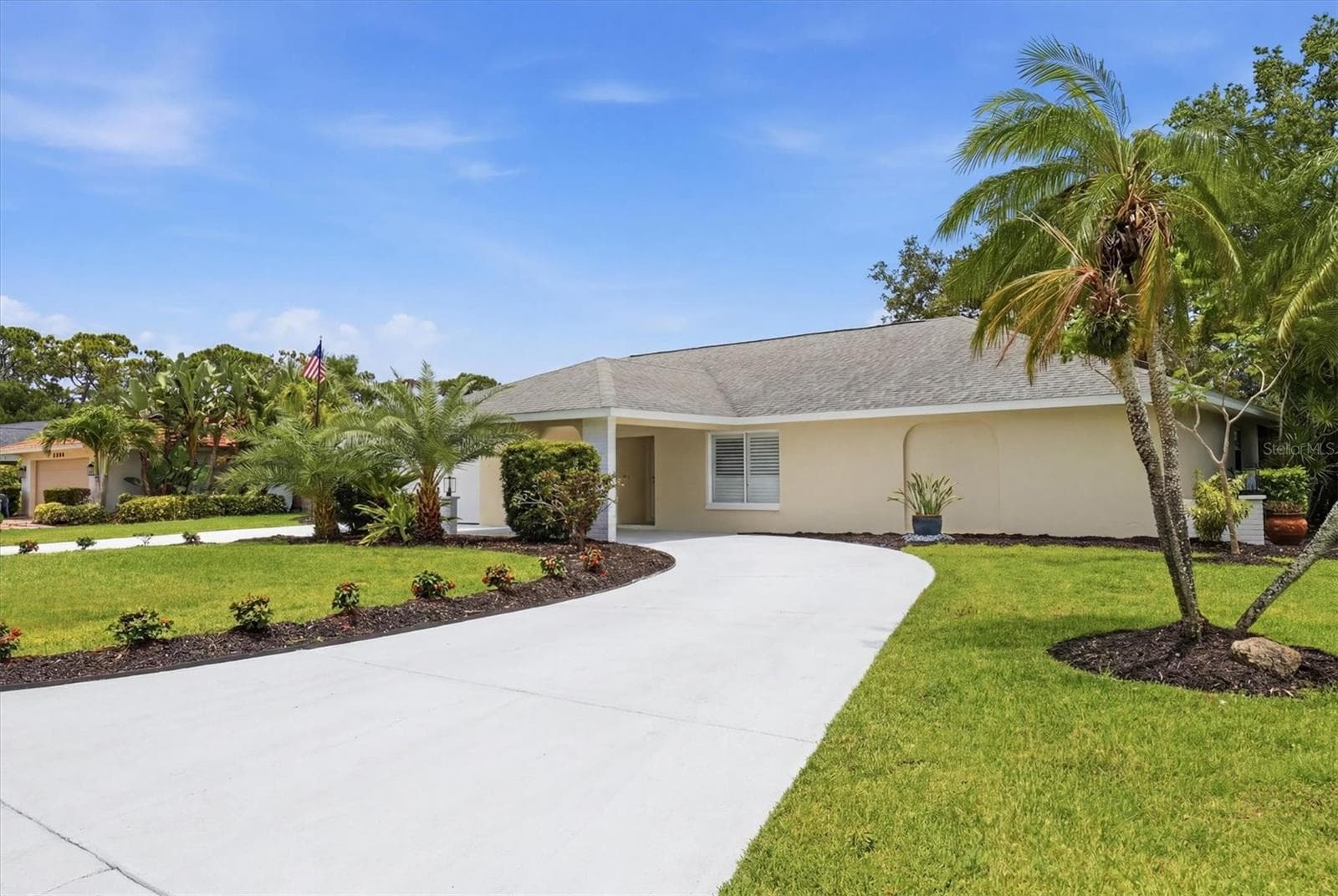 Mature Landscaping - 3900 TORREY PINES BLVD, SARASOTA