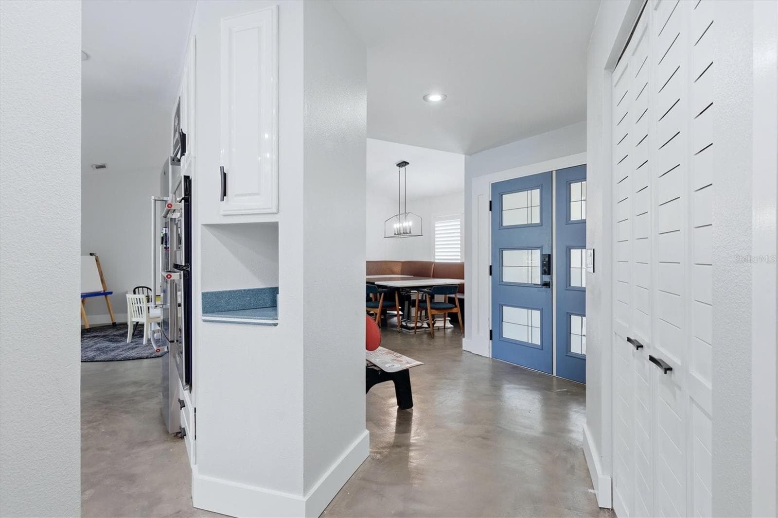 Modern Concrete Flooring Throughout - 3900 TORREY PINES BLVD, SARASOTA
