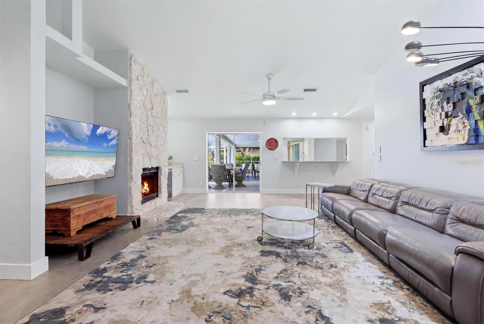 Large & Inviting Family Room - 3900 TORREY PINES BLVD, SARASOTA