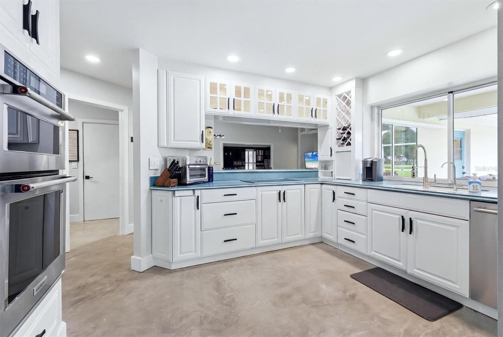 Pass-Through Kitchen Window for Entertaining at the Pool - 3900 TORREY PINES BLVD, SARASOTA