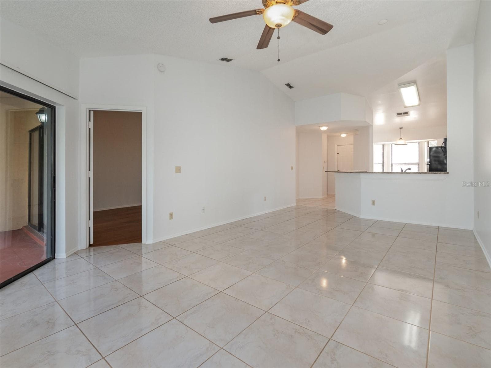 Condominium at 7654 SUGAR BEND DR DR #7654, ORLANDO, photo 4 of 28