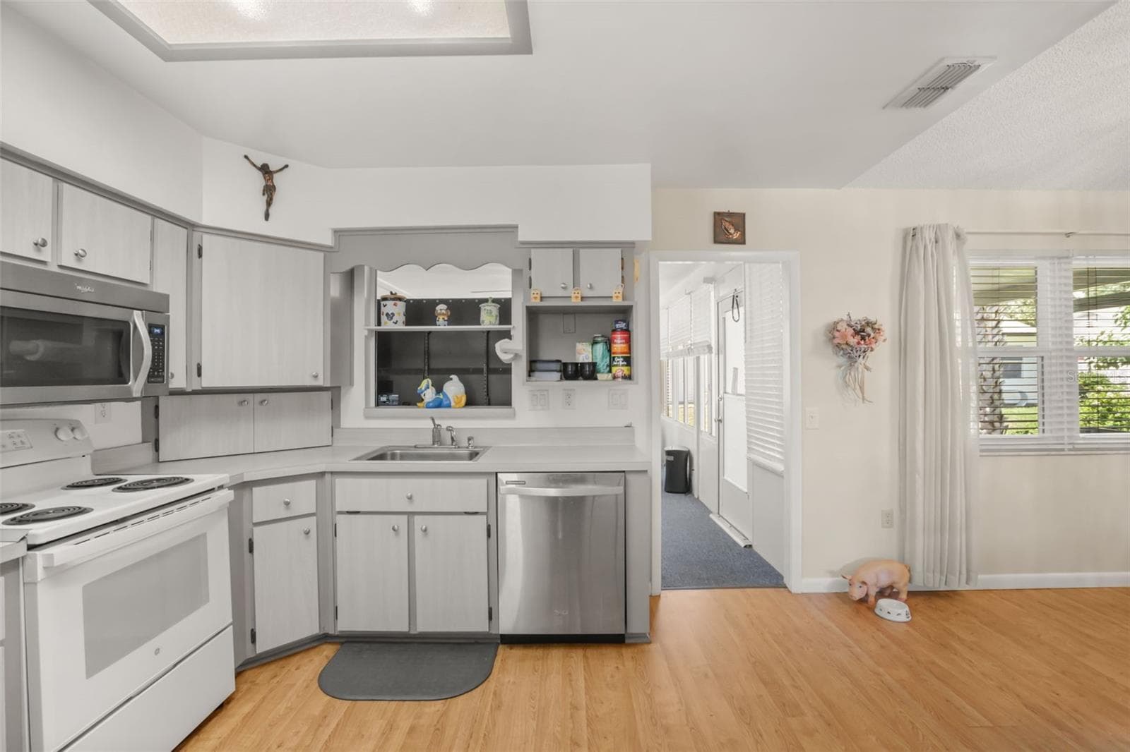 Single Family Residence at 1305 MORAY CT, LEESBURG, photo 14 of 50