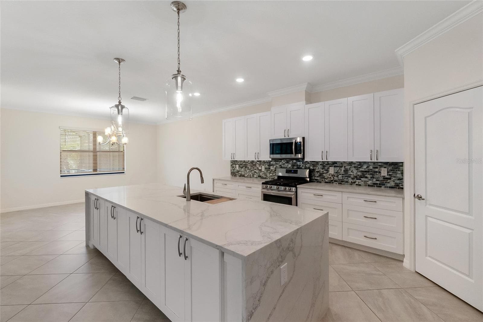 Single Family Residence at 9730 CARNOUSTIE PL, BRADENTON, photo 6 of 41
