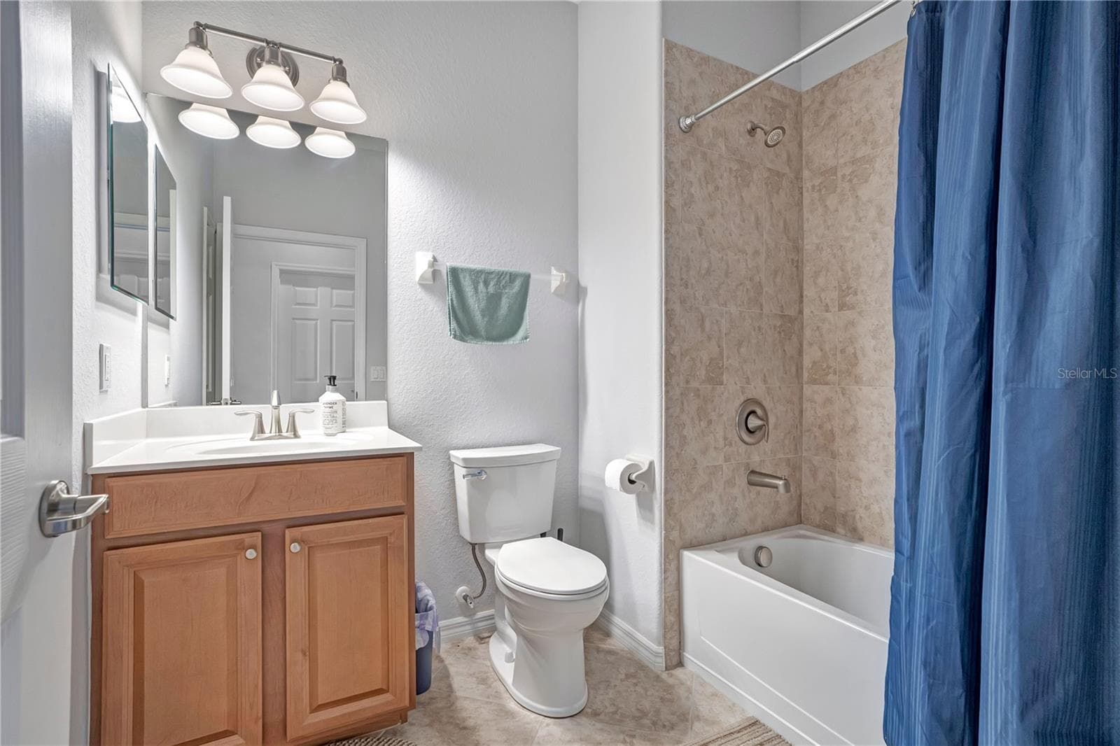 Guest bath - 415 WINDING BROOK LN #102, BRADENTON