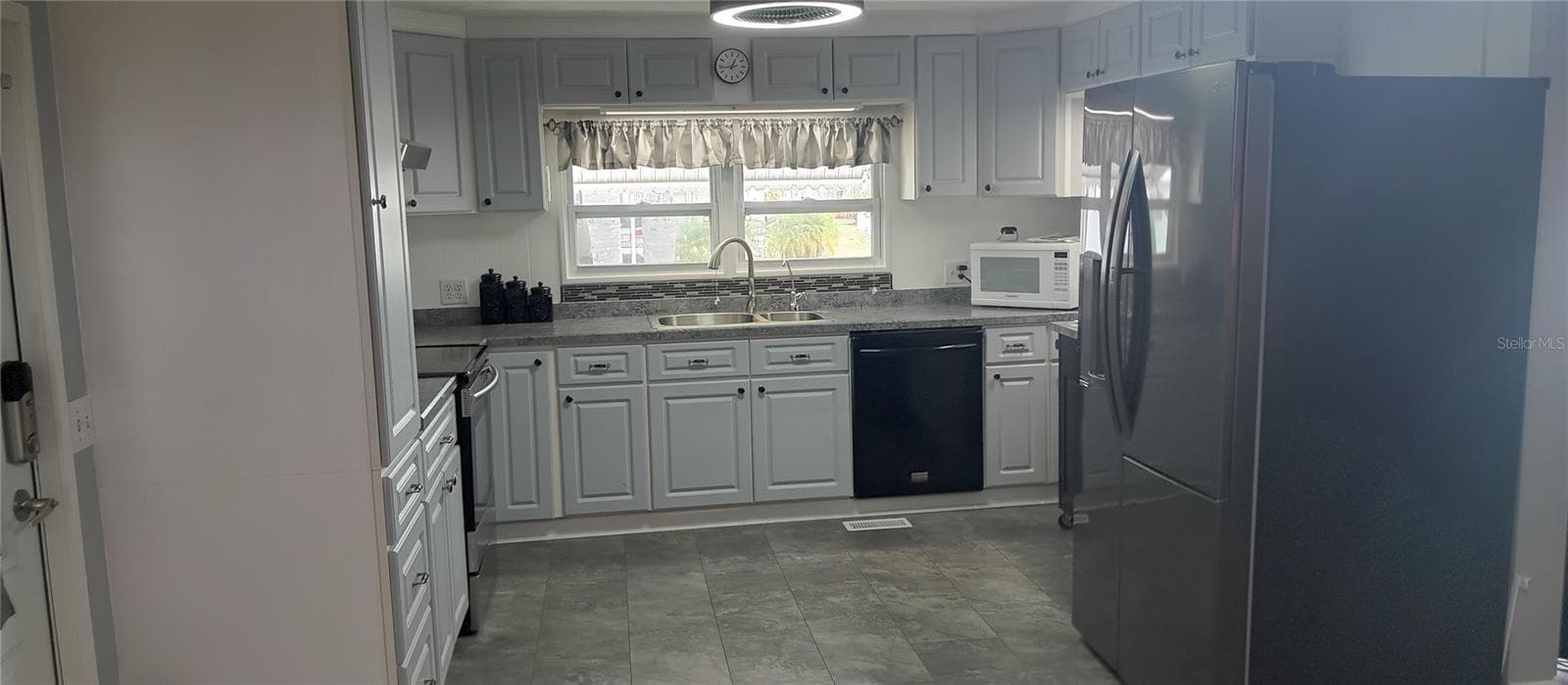 Mobile Home at 313 DANUBE CIR, BRADENTON, photo 7 of 35