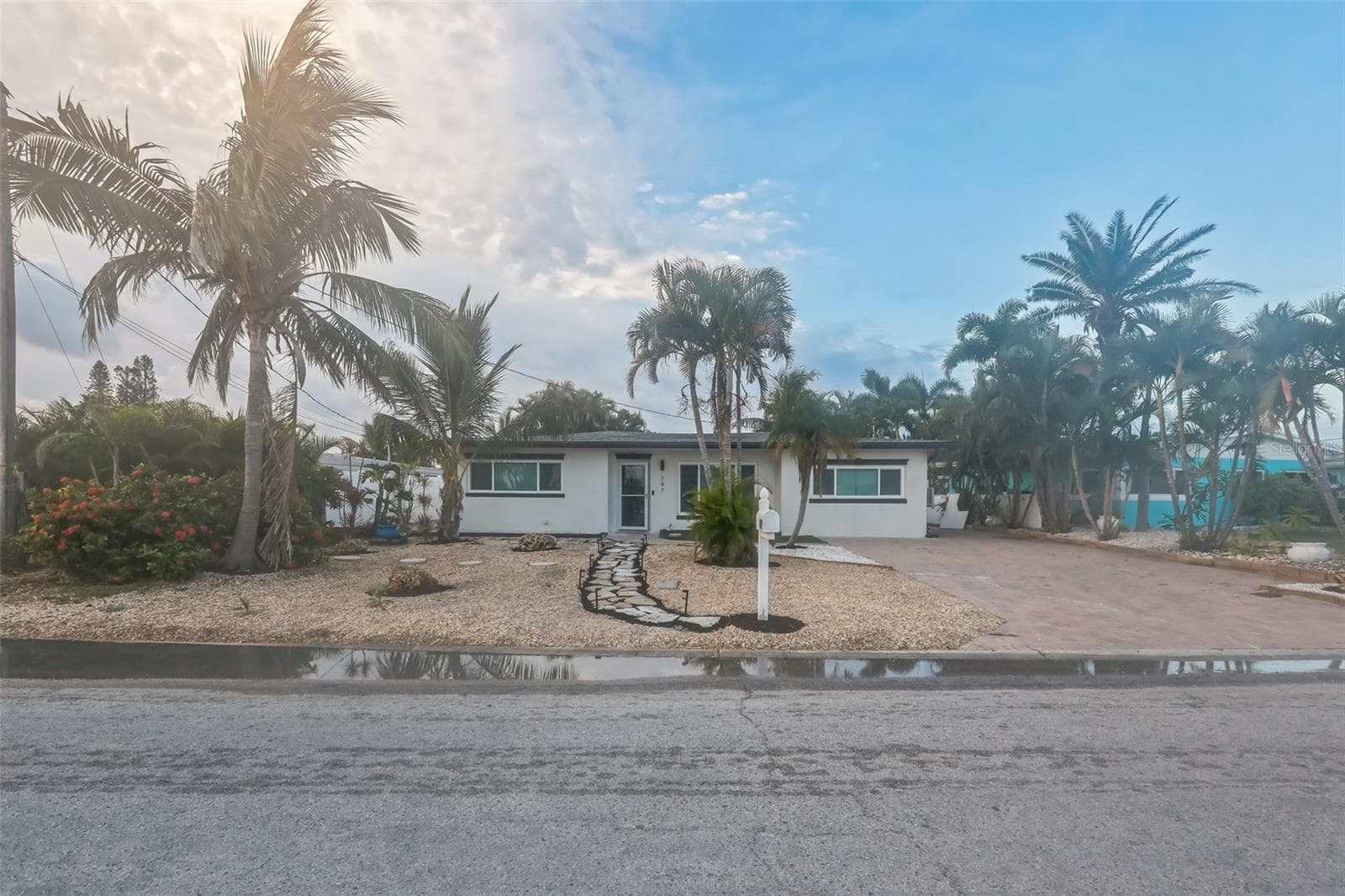 Single Family Residence at 747 PRUITT DR, MADEIRA BEACH, photo 2 of 17