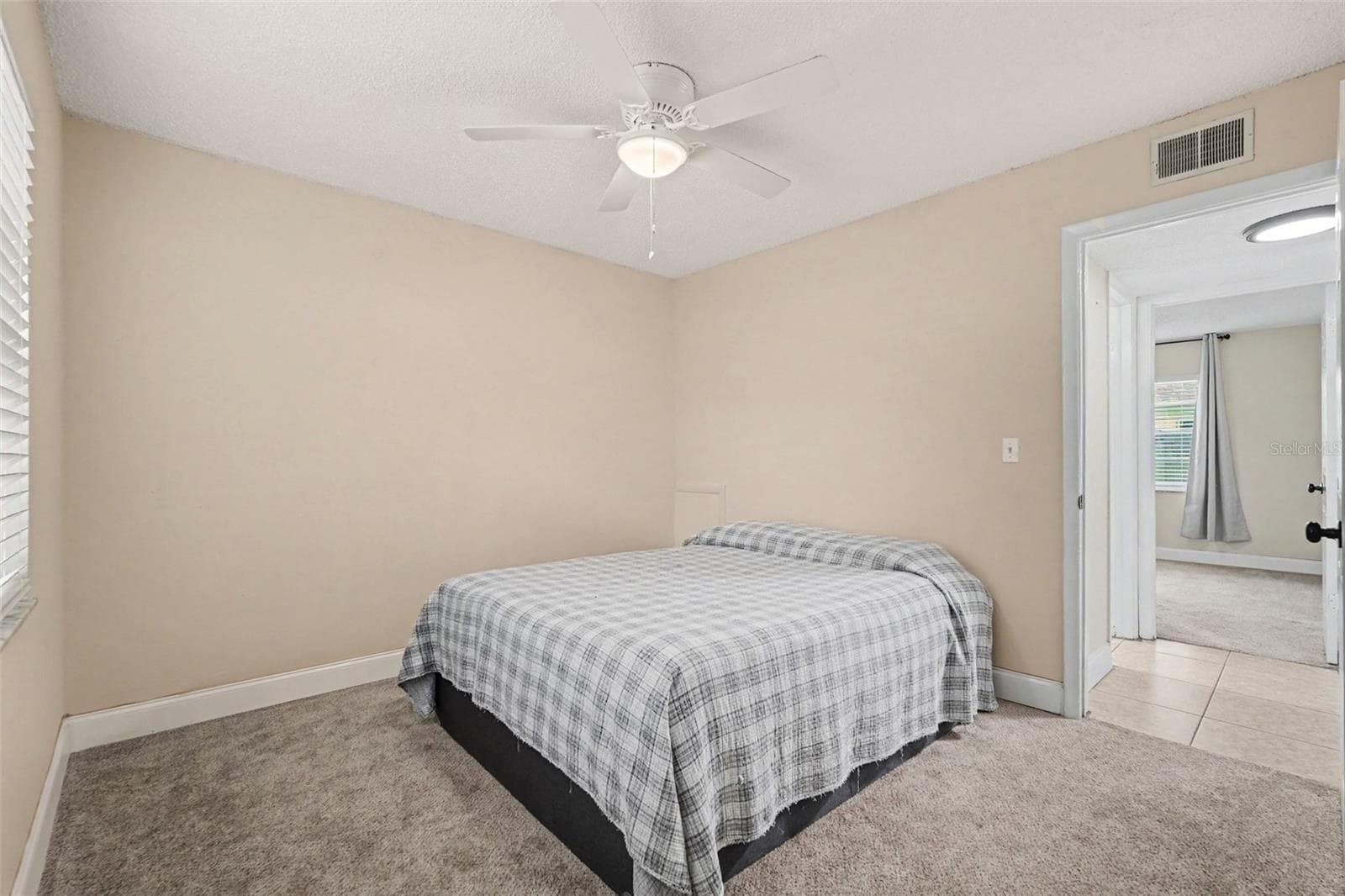 A comfortable secondary bedroom that's perfect for family, guests, or roommates. - 5733 66TH LN N, ST PETERSBURG