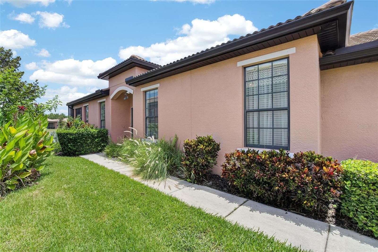Villa at 132 SHELL FALLS DR, APOLLO BEACH, photo 3 of 97