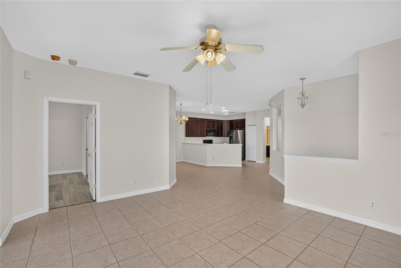 Villa at 132 SHELL FALLS DR, APOLLO BEACH, photo 16 of 97