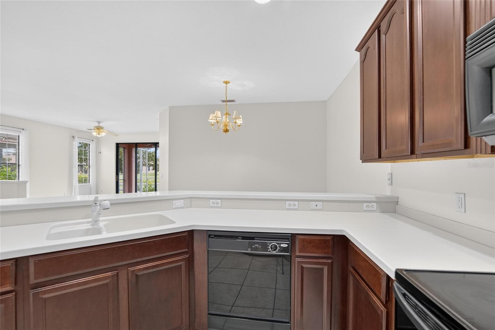 Villa at 132 SHELL FALLS DR, APOLLO BEACH, photo 35 of 97