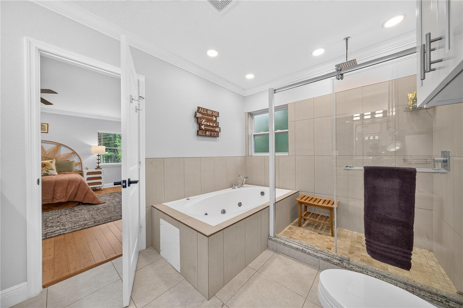 large jetted tub and step in shower with rainhead - 2028 ILLINOIS ST, ORLANDO