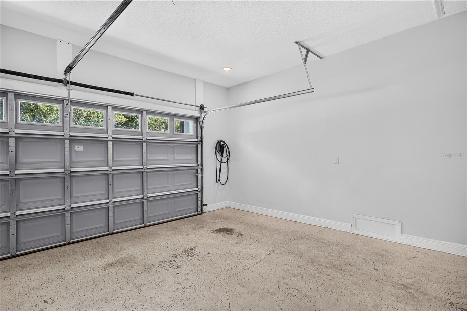 Level 2 EV charger in the corner - 2028 ILLINOIS ST, ORLANDO
