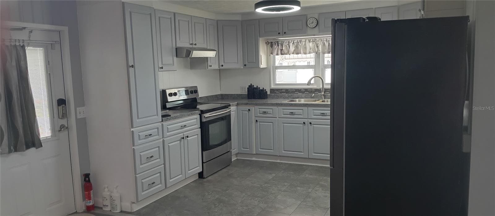 Kitchen - 313 DANUBE CIR, BRADENTON