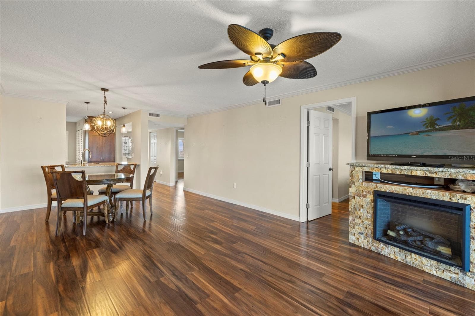 Living - 8150 BRENT ST #747, PORT RICHEY