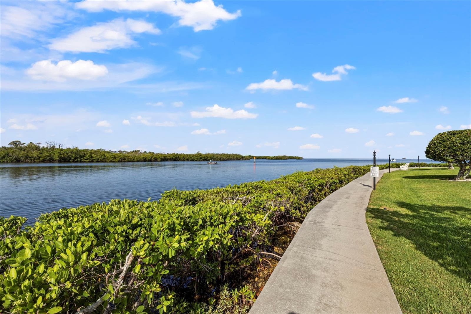 Sidewalks throughout the property - 8150 BRENT ST #747, PORT RICHEY