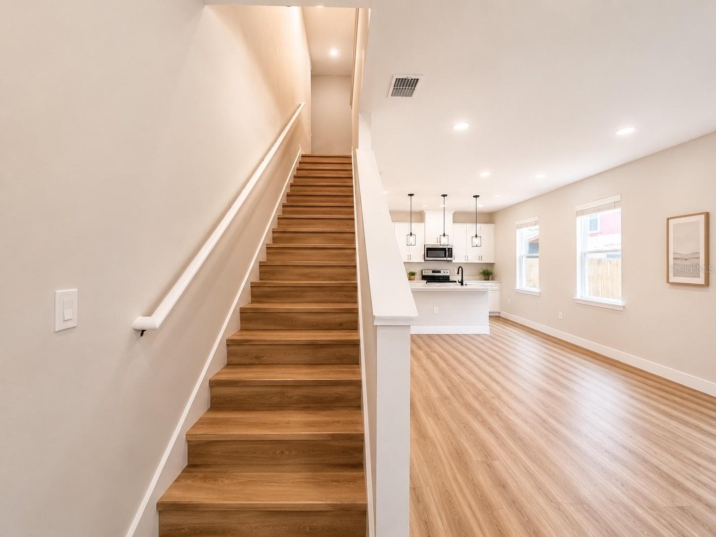 Single Family Residence at 807 SANTA BARBARA DR, SANFORD, photo 4 of 34