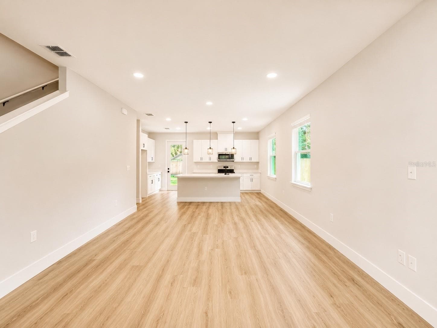 Single Family Residence at 807 SANTA BARBARA DR, SANFORD, photo 5 of 34