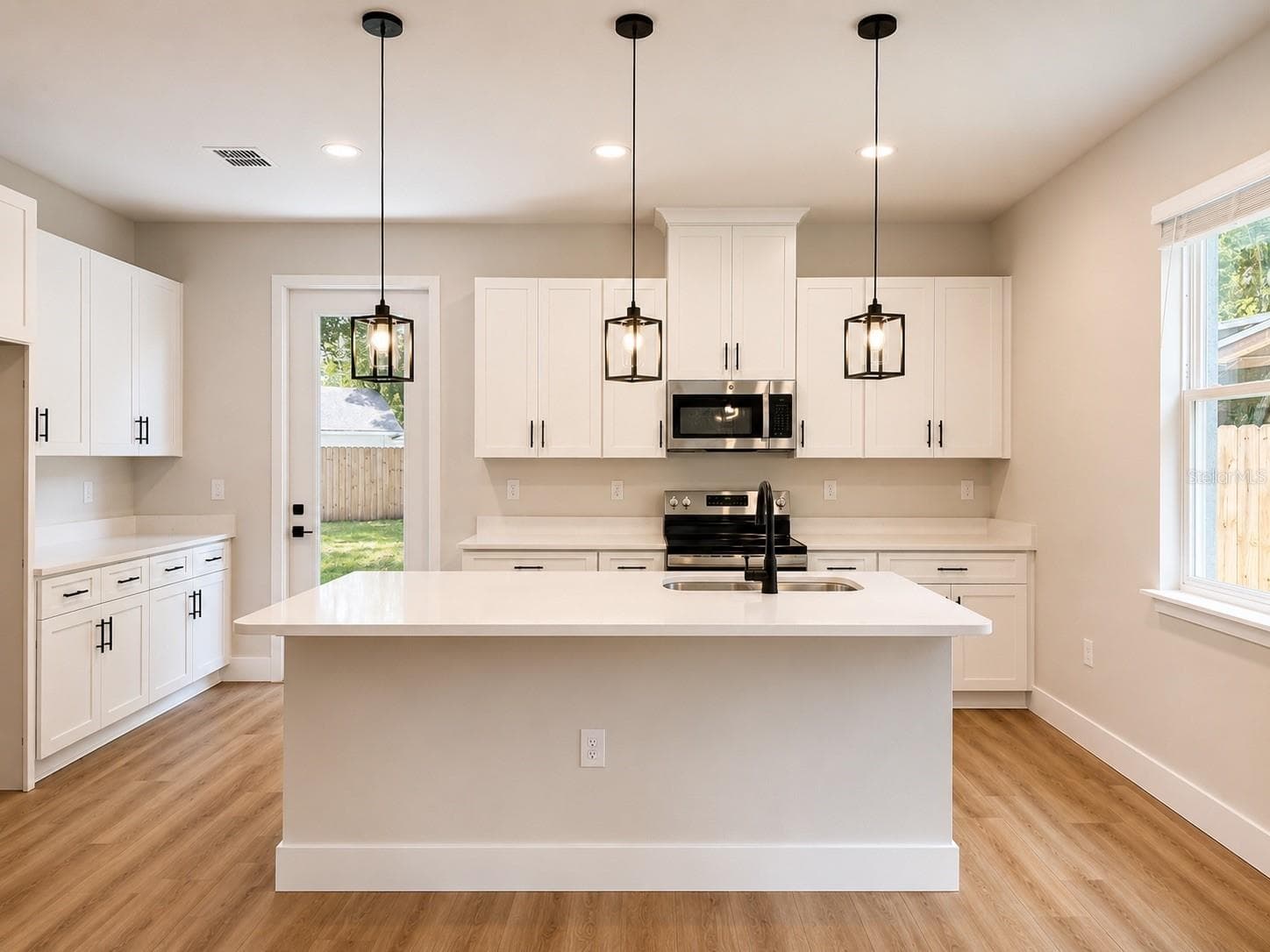 Single Family Residence at 807 SANTA BARBARA DR, SANFORD, photo 10 of 34