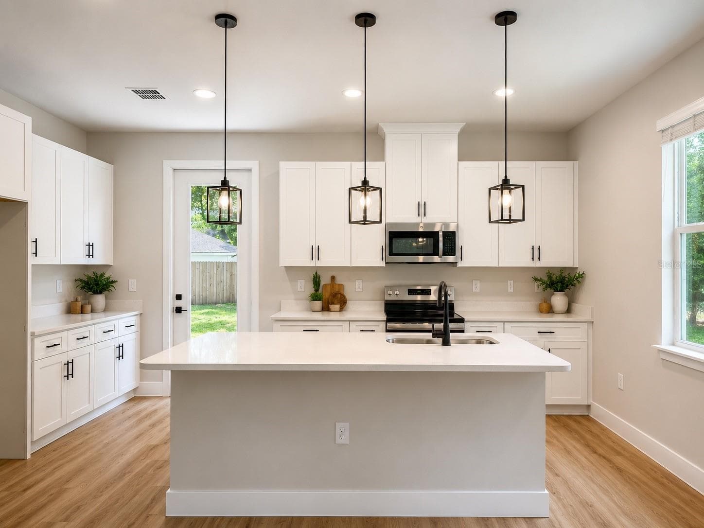 Single Family Residence at 807 SANTA BARBARA DR, SANFORD, photo 11 of 34