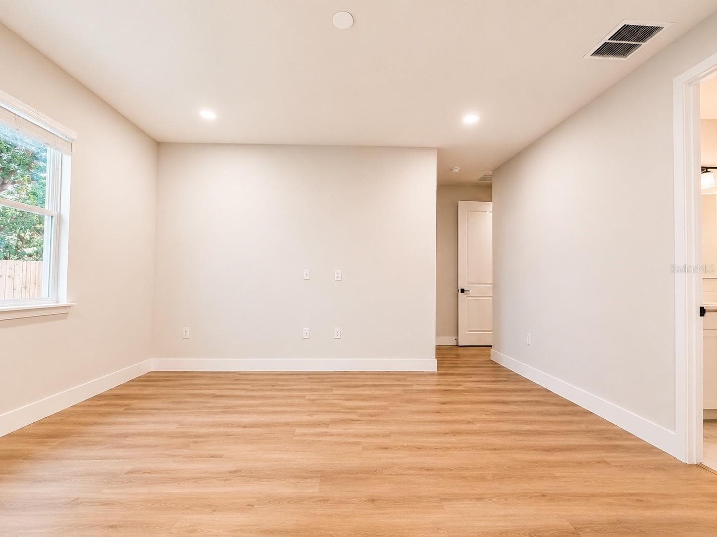 Single Family Residence at 807 SANTA BARBARA DR, SANFORD, photo 12 of 34