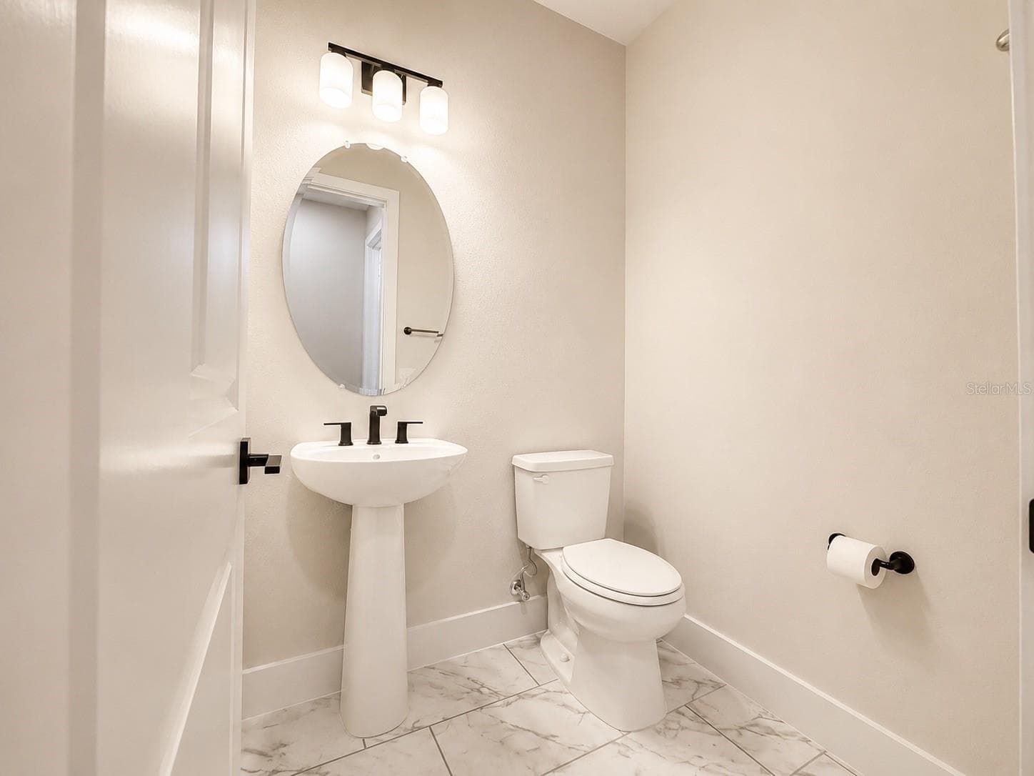 Single Family Residence at 807 SANTA BARBARA DR, SANFORD, photo 18 of 34