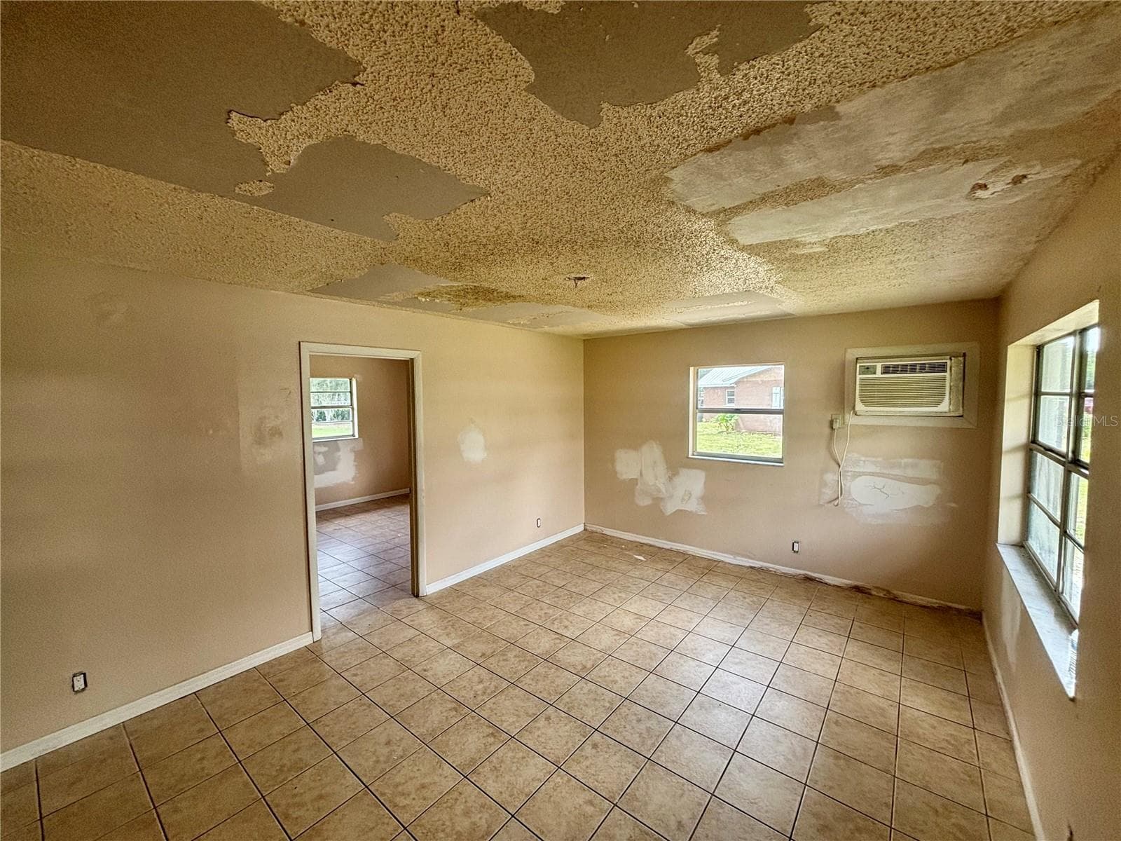 2242 Livingroom - 2242 & 2240 SW LOIS AVE, ARCADIA