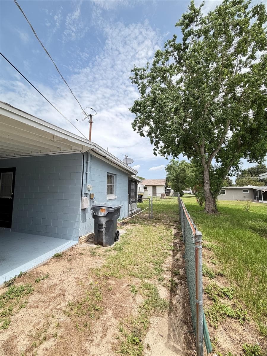 left side front view - 5 MOONLIGHT LN, WINTER HAVEN