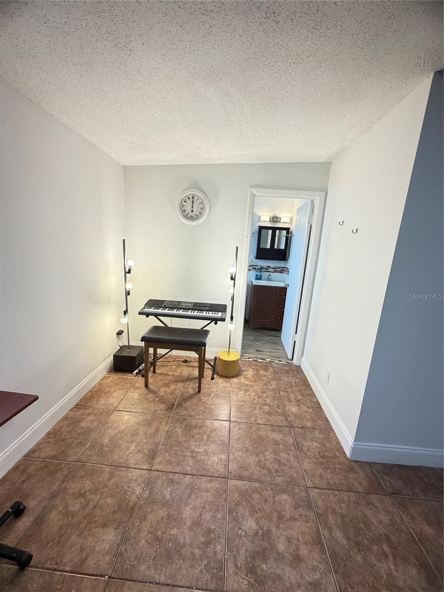 Primary bedroom - 5 MOONLIGHT LN, WINTER HAVEN