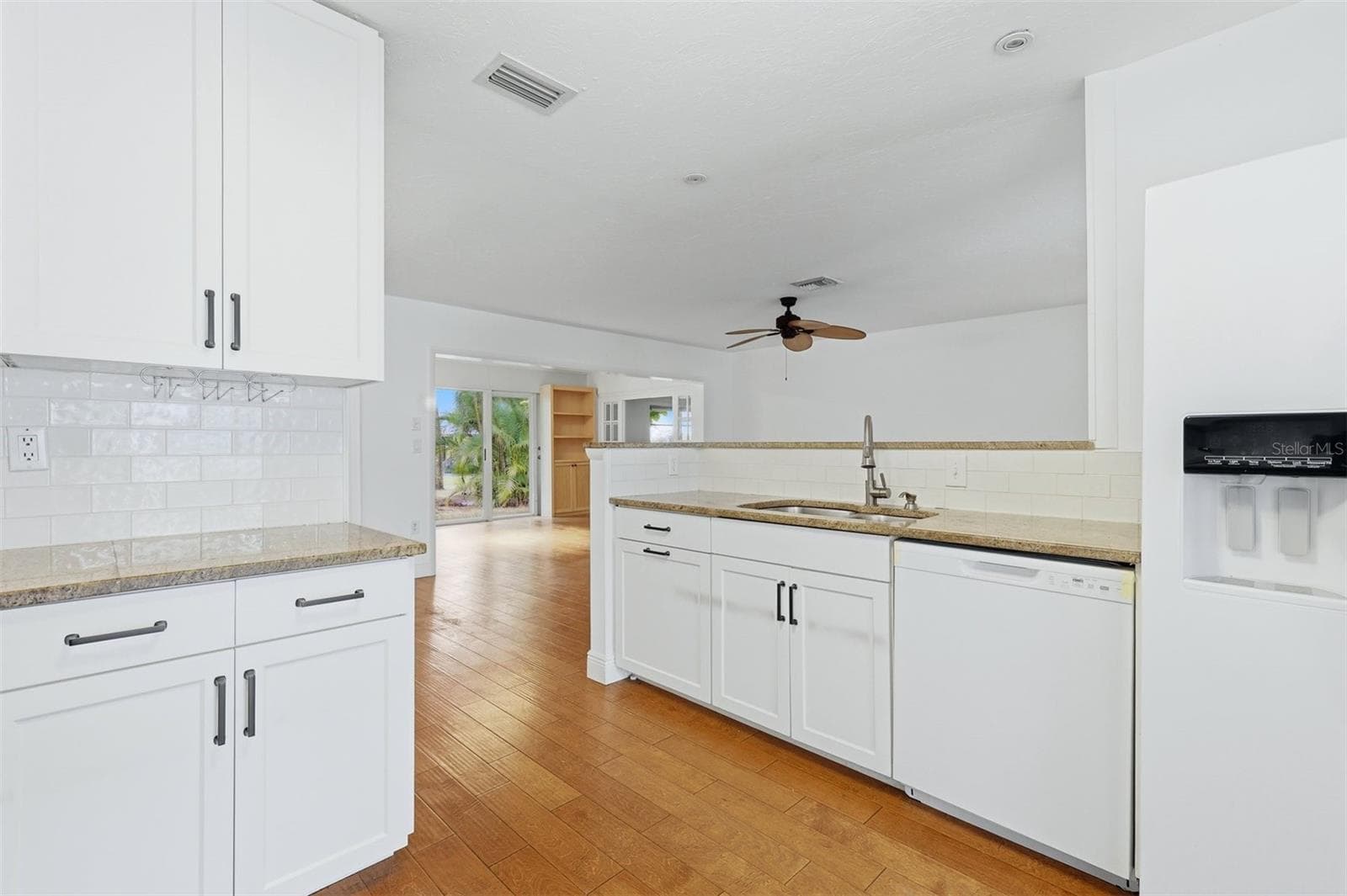 OPEN KITCHEN WITH NEW APPLIANCES - 5273 VILLA MAJORCA CT #25, SARASOTA