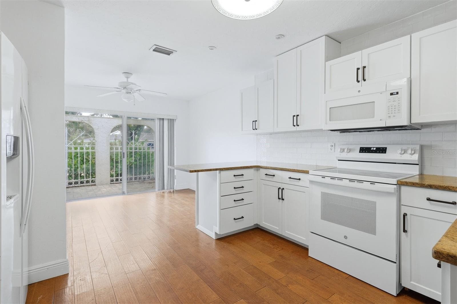 EAT IN KITCHEN - 5273 VILLA MAJORCA CT #25, SARASOTA