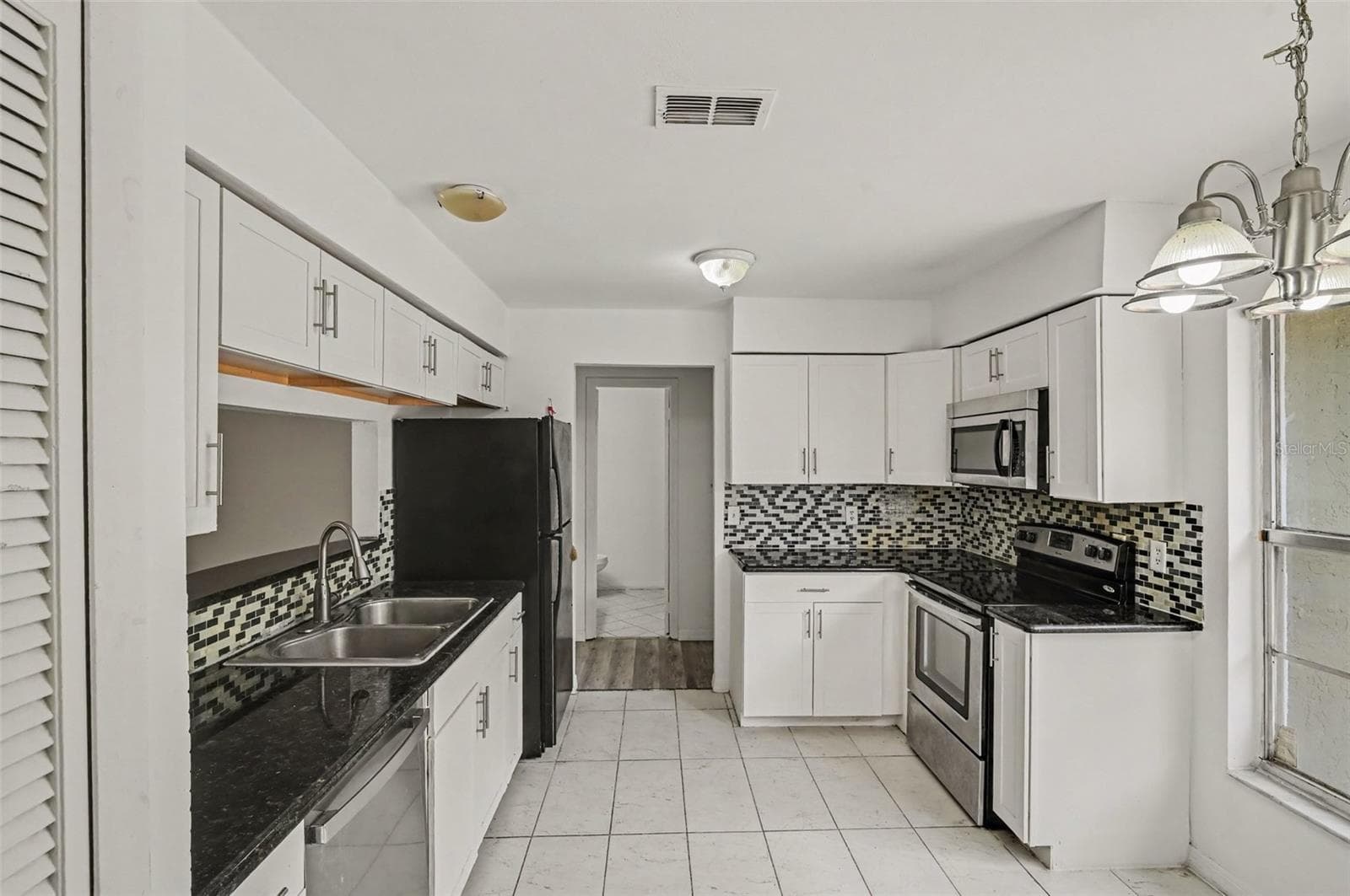 Single Family Residence at 7774 BARBERRY DR, ORLANDO, photo 2 of 16