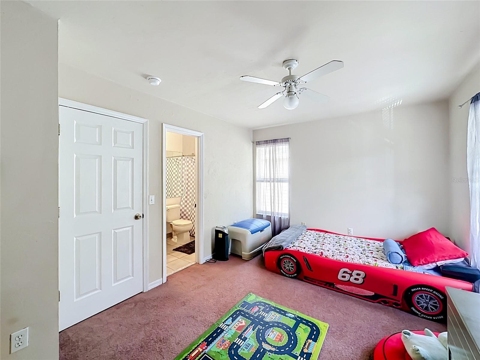 Condominium at 1710 NW 7TH ST #604, GAINESVILLE, photo 21 of 33