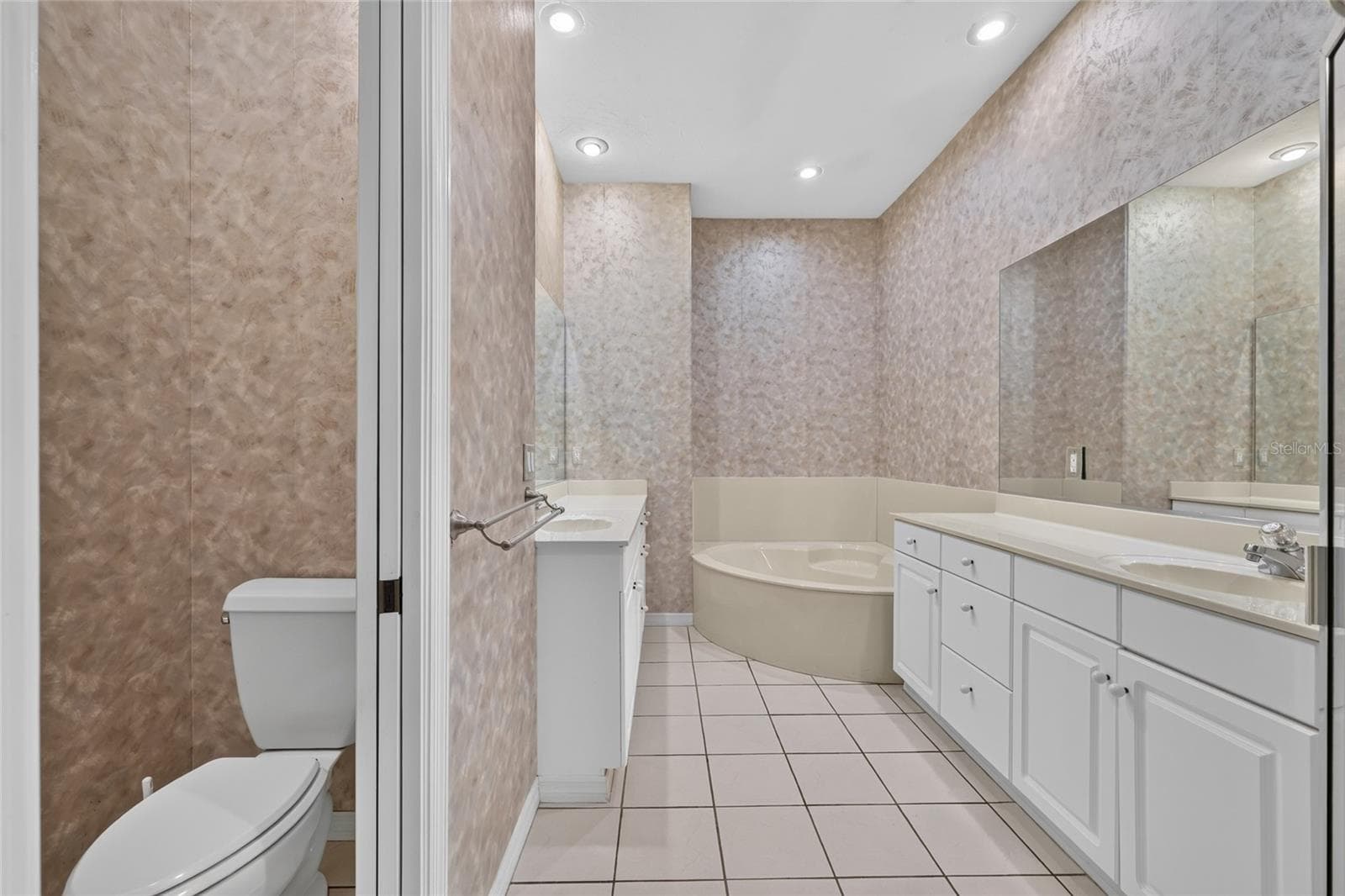 Master Bathroom - 4588 NE 4TH ST, OCALA