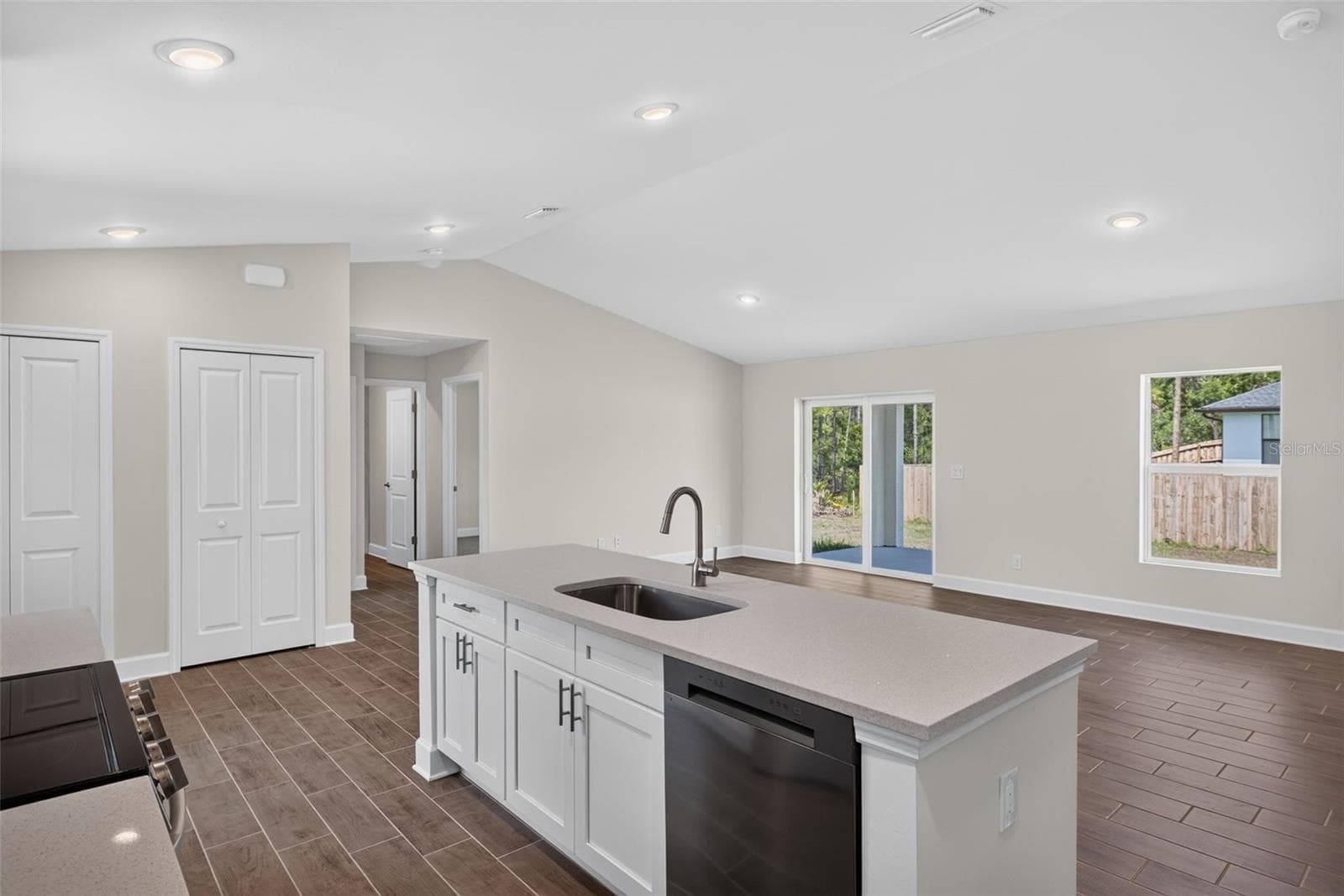 Kitchen with Dishwasher - 3254 PLYMOUTH ST, PORT CHARLOTTE