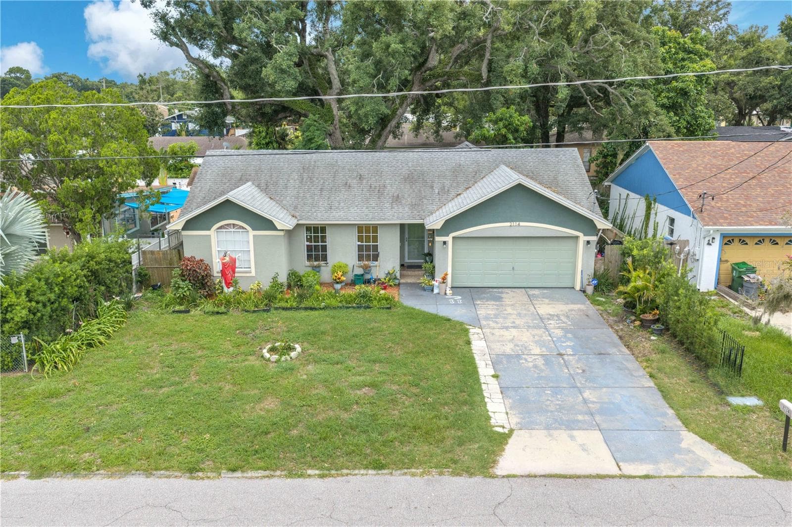 Single Family Residence at 2114 W HANNA AVE, TAMPA, photo 2 of 28