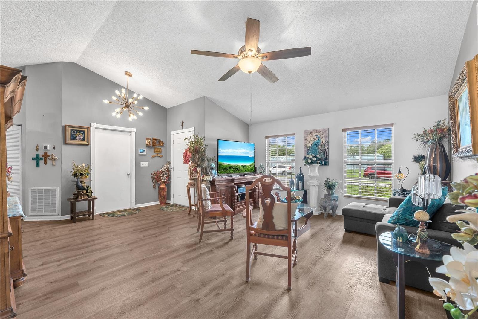 Single Family Residence at 2114 W HANNA AVE, TAMPA, photo 5 of 28