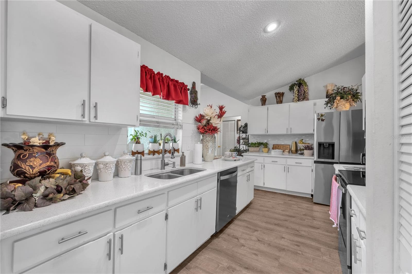 Single Family Residence at 2114 W HANNA AVE, TAMPA, photo 10 of 28