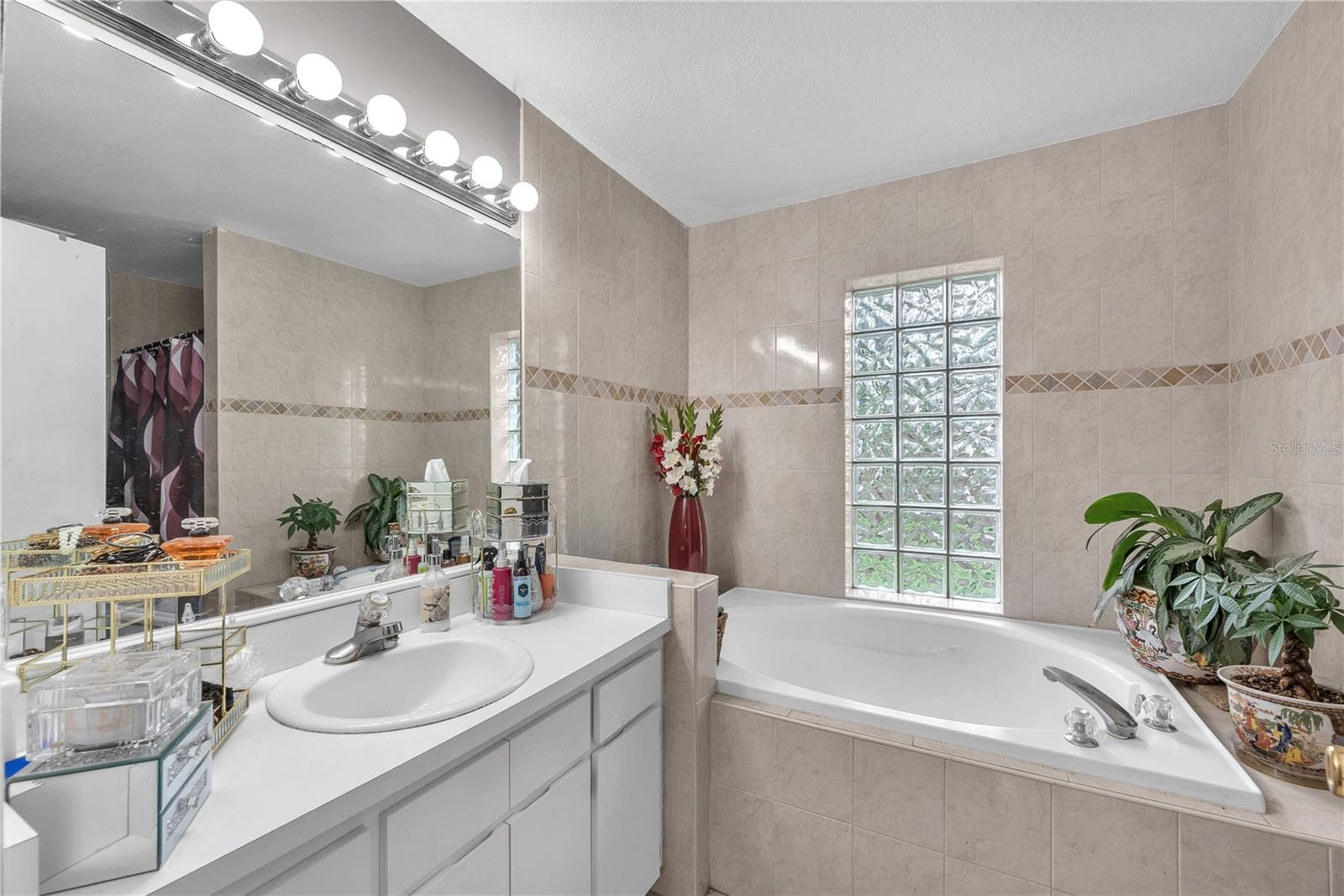 Single Family Residence at 2114 W HANNA AVE, TAMPA, photo 16 of 28