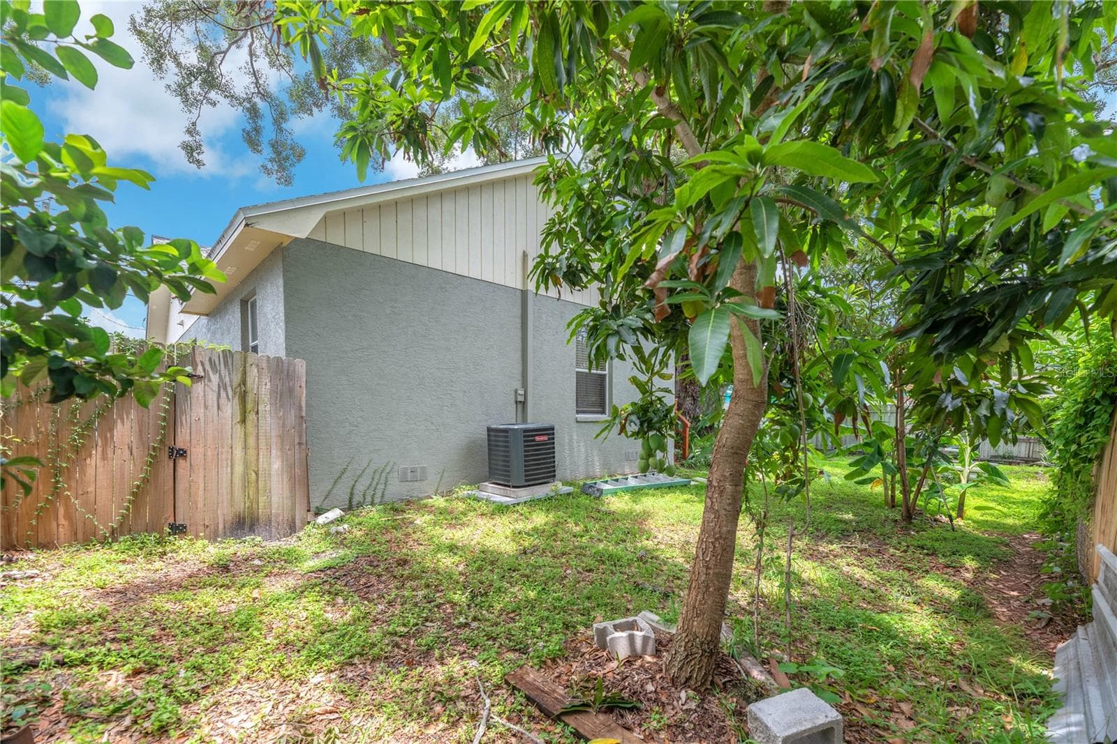 Single Family Residence at 2114 W HANNA AVE, TAMPA, photo 24 of 28