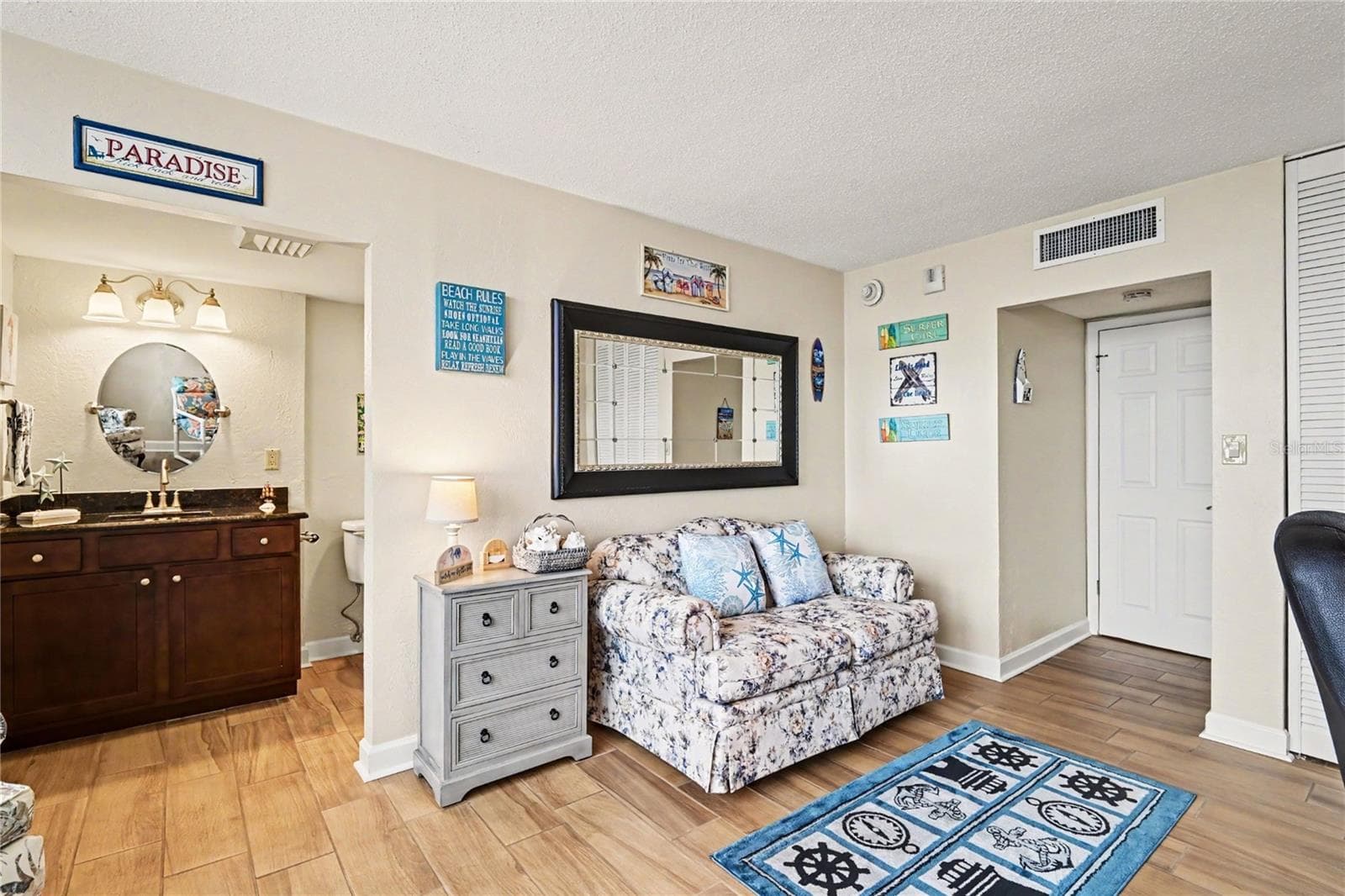 A spacious guest suite with private bath. - 3051 S ATLANTIC AVE #V060, DAYTONA BEACH SHORES