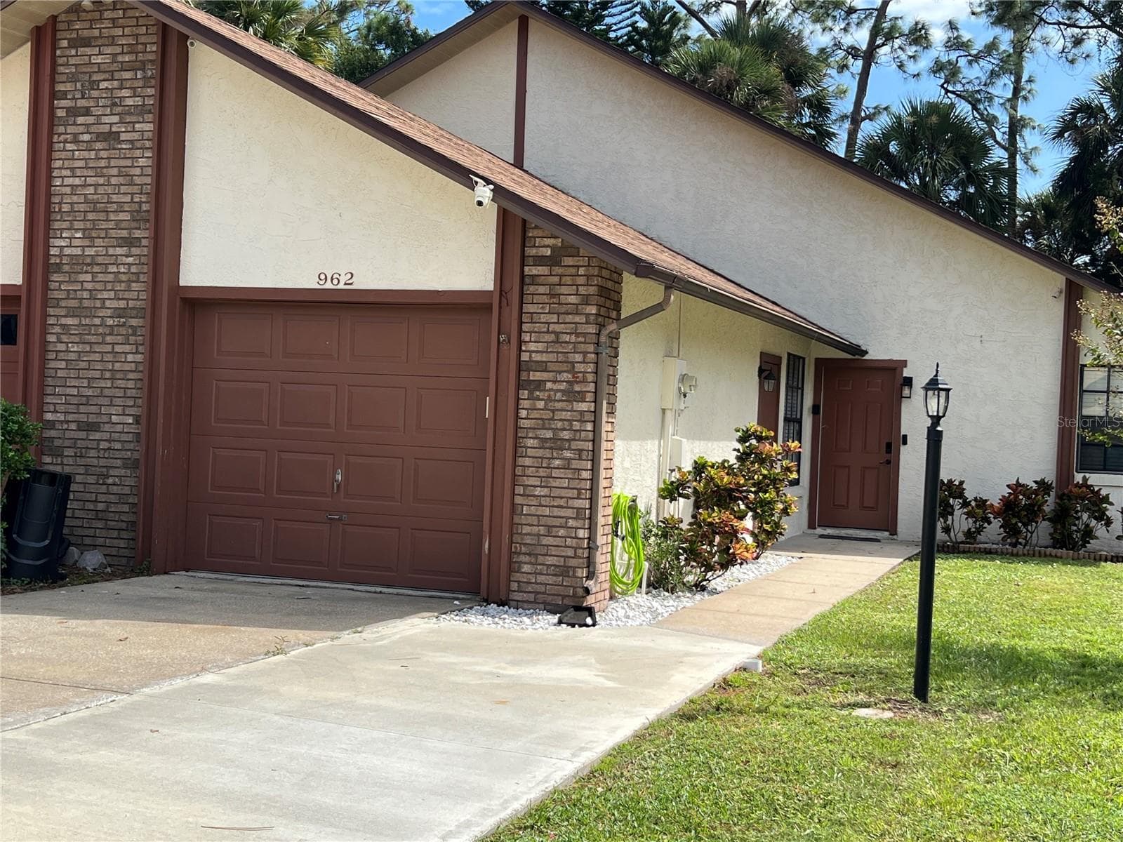 962 STONYBROOK CIR