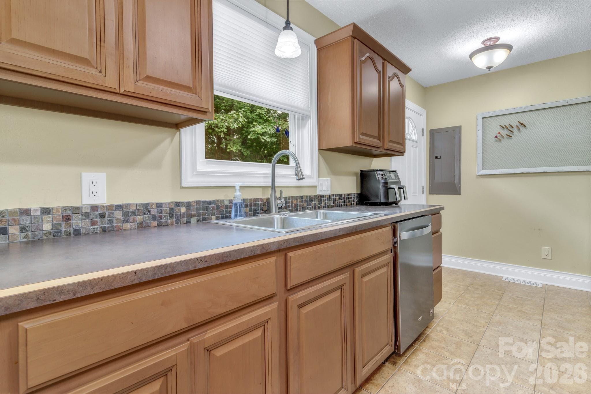 Single Family Residence at 18 Mctindal Circle, Asheville, photo 10 of 25