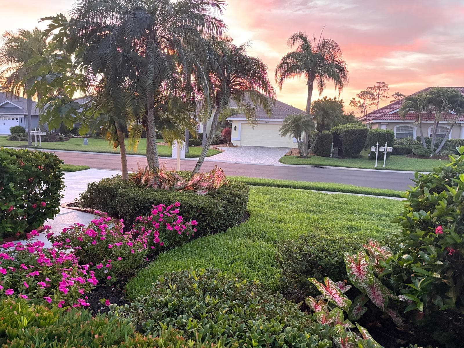 Single Family Residence at 7462 FEATHERSTONE BLVD, SARASOTA, photo 13 of 52