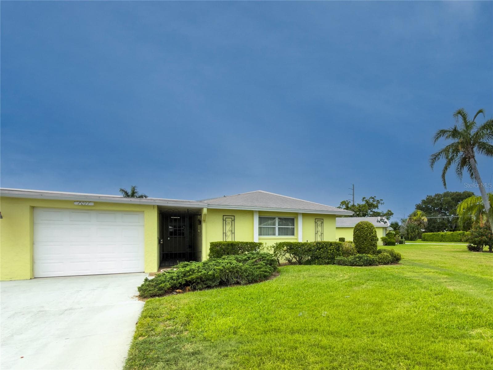 Condominium at 7011 10TH AVE W, BRADENTON, photo 13 of 60