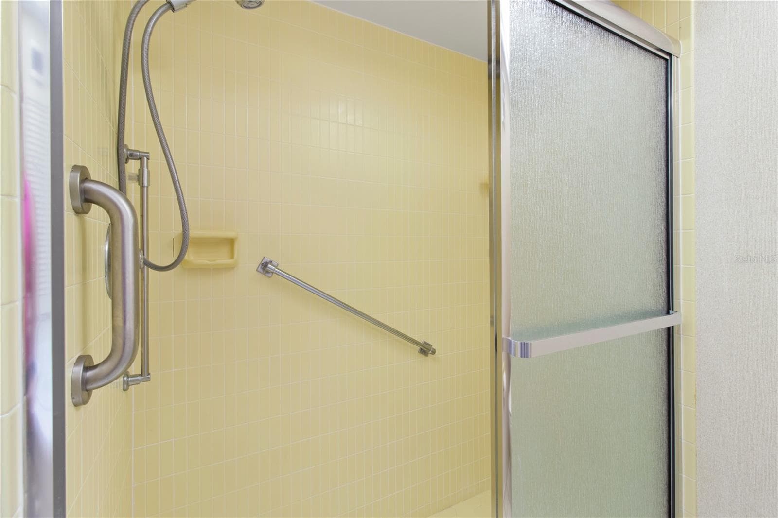 hall bath - 7011 10TH AVE W, BRADENTON