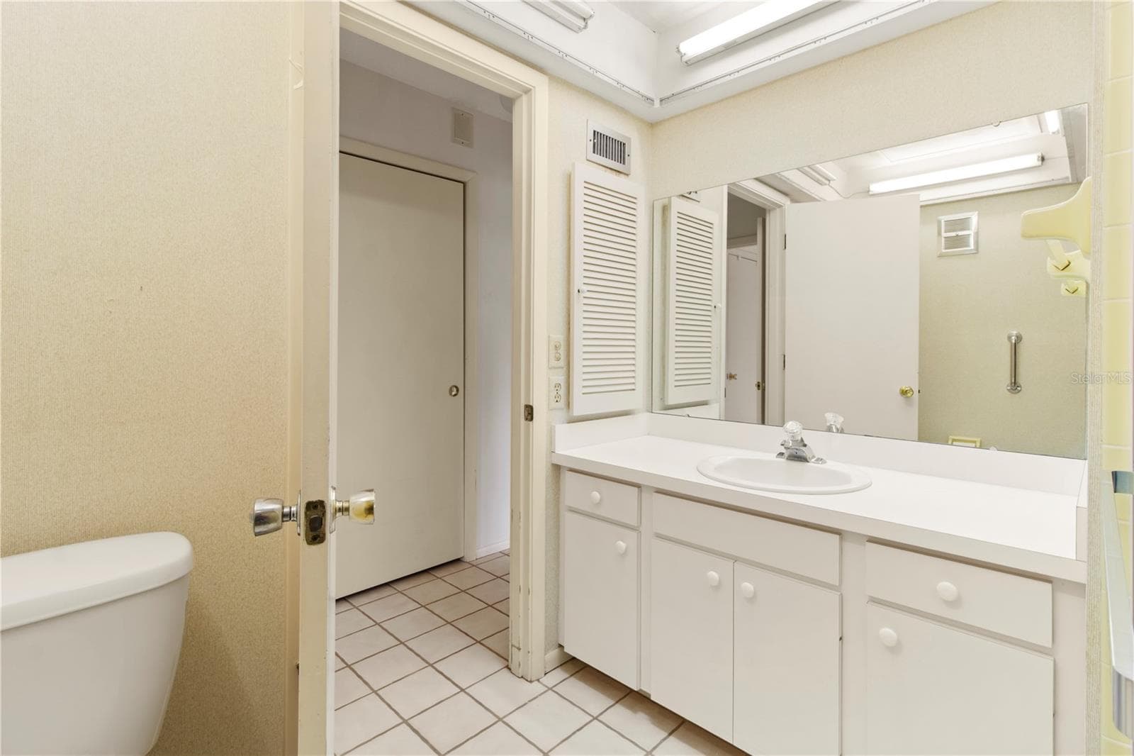 hall bath - 7011 10TH AVE W, BRADENTON