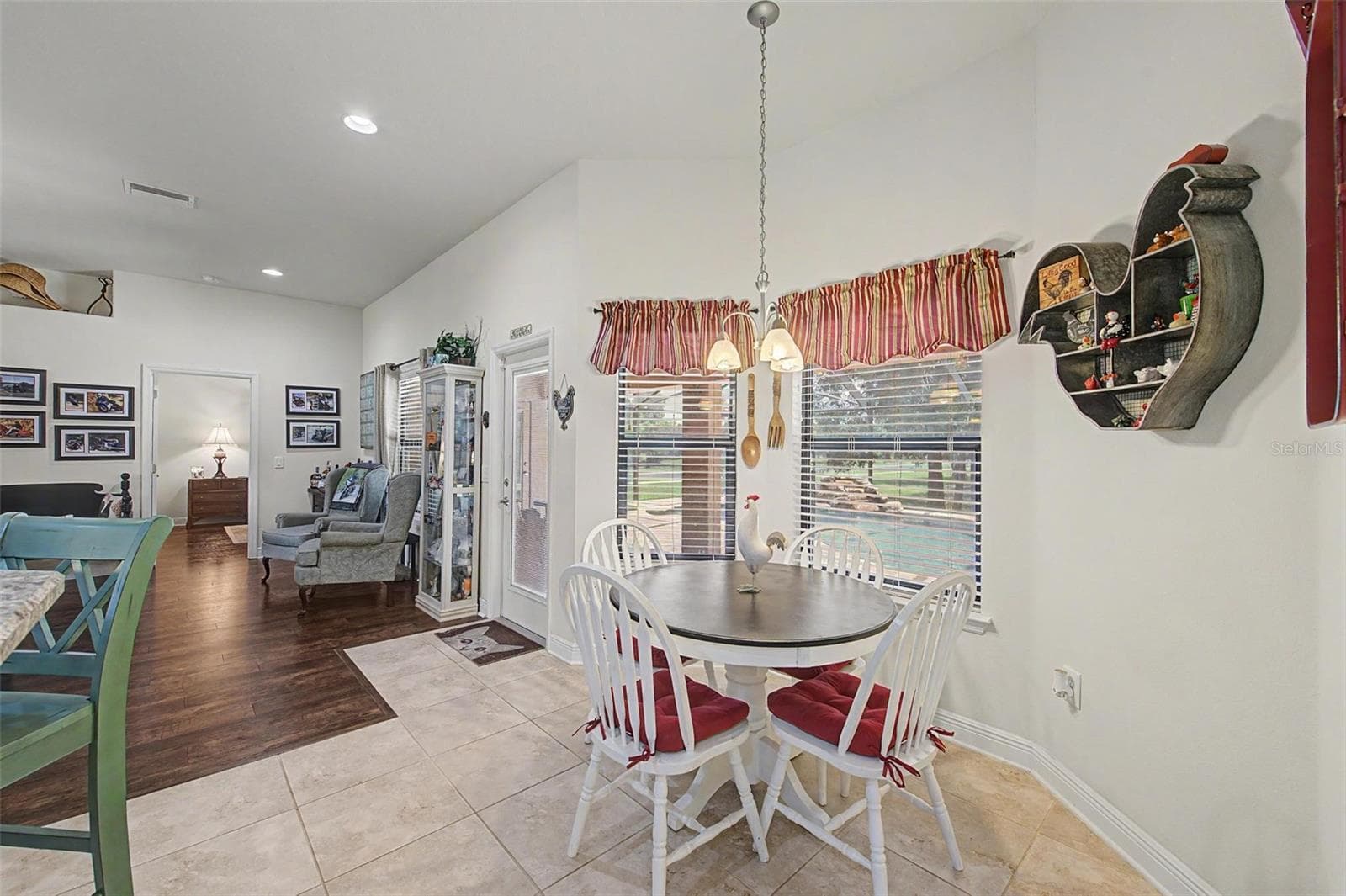 Eat-In Kitchen Space - 27928 AUSTIN WOODS DRIVE, DADE CITY