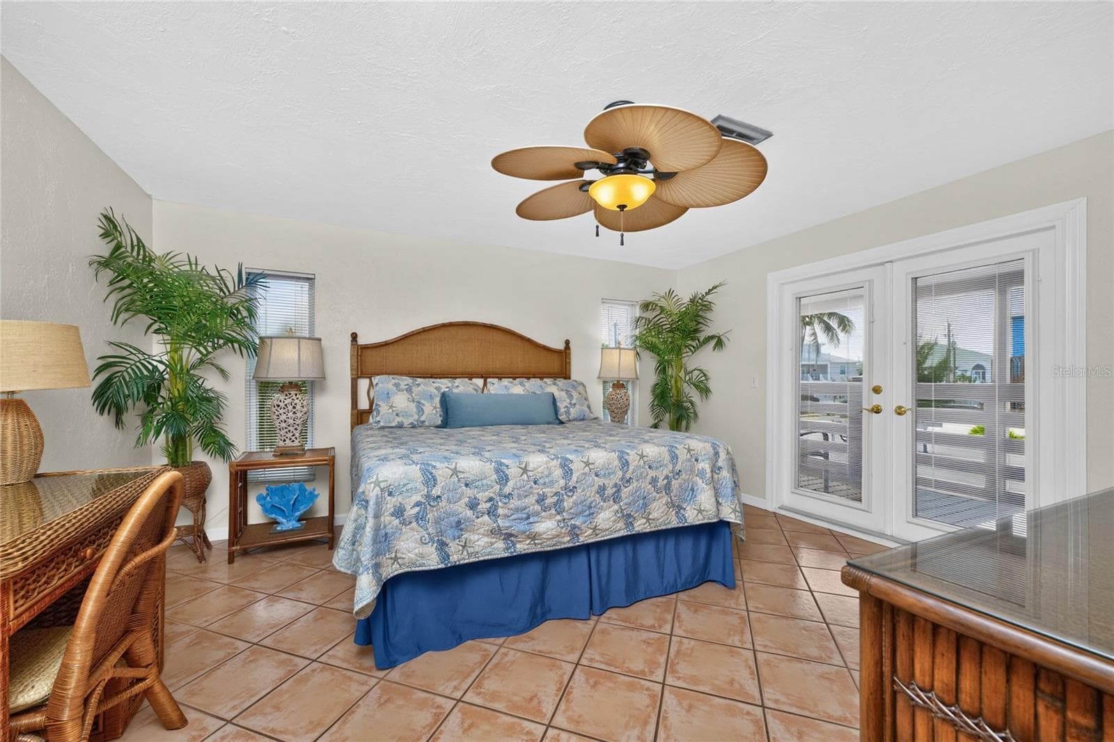 1120 Gulf Blvd - Main House - Suite 5 Primary Bedroom - 1120 GULF BLVD, ENGLEWOOD