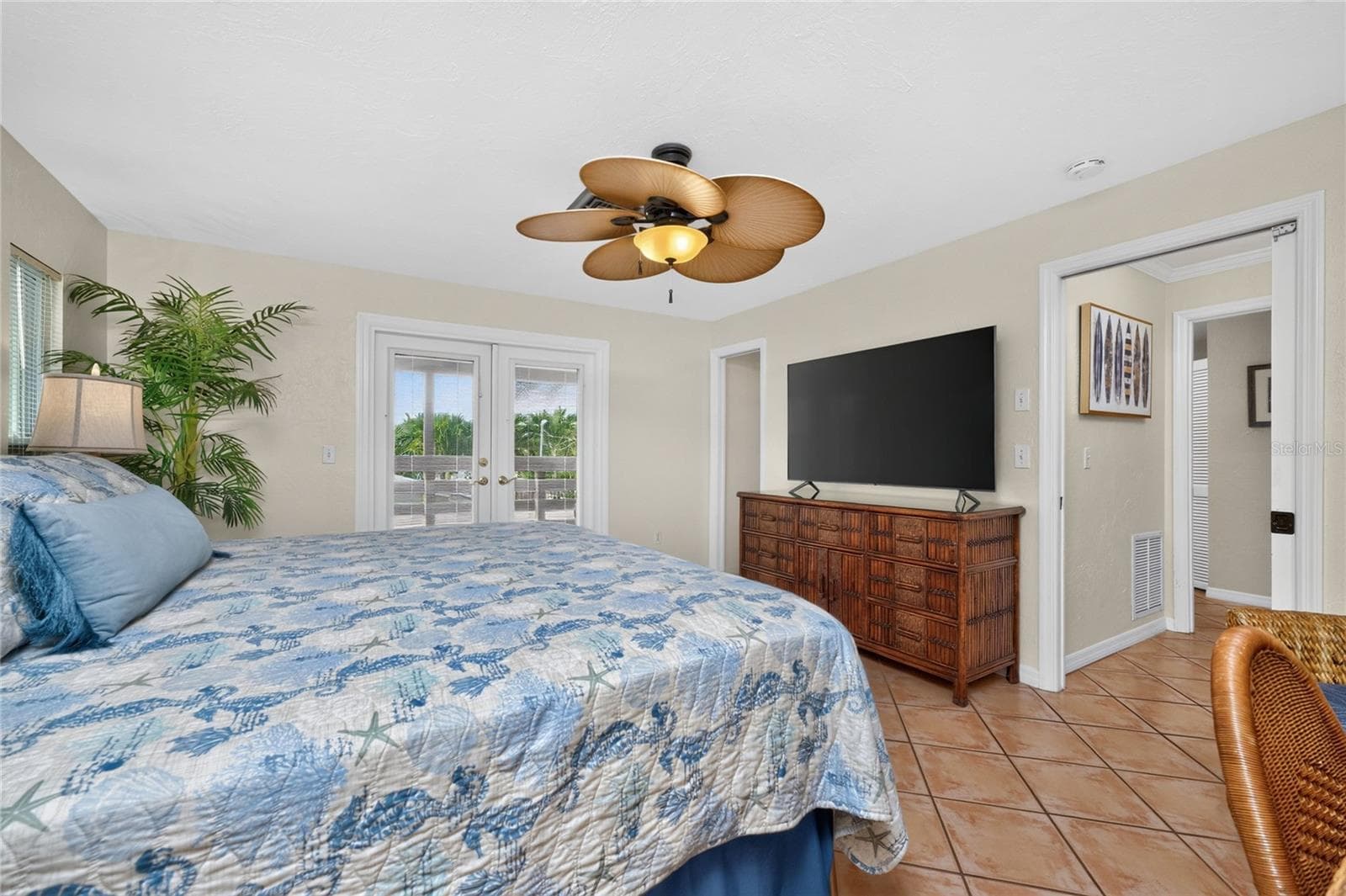 1120 Gulf Blvd - Main House - Suite 5 Primary Bedroom - 1120 GULF BLVD, ENGLEWOOD